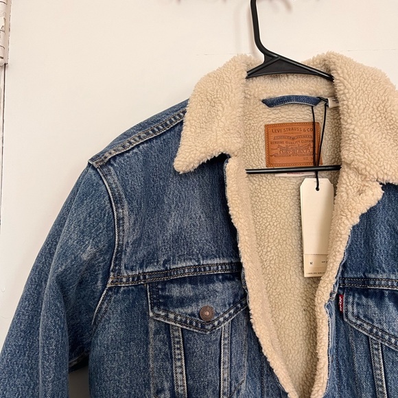 Levi’s Ex Boyfriend Sherpa Trucker Jean Jacket - Picture 4 of 8